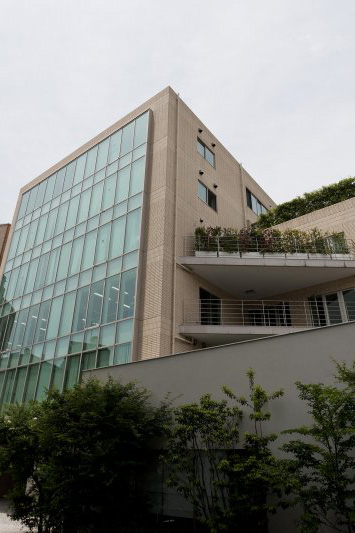 エル・アミティエ所在地「天現寺スクエア」の外観